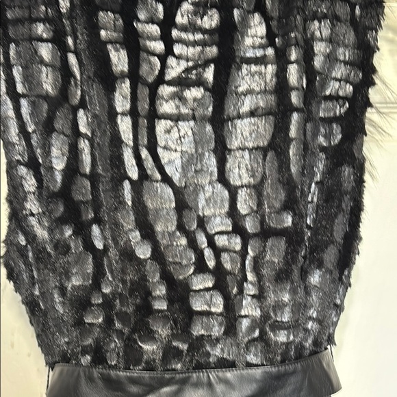 Faux Frenzi Faux Fur Black Vest with Belt size Small - Picture 8 of 13